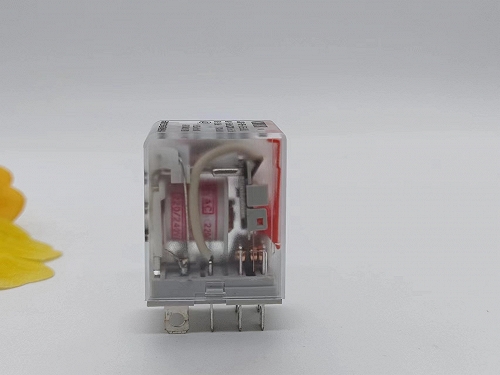 HH62P小型中間繼電器帶指示扣藝杰電器
