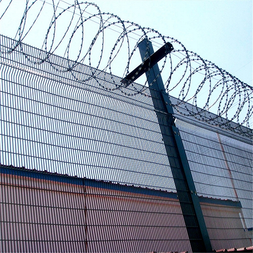 监狱钢网墙 看守所隔离网 监狱防爬网定制