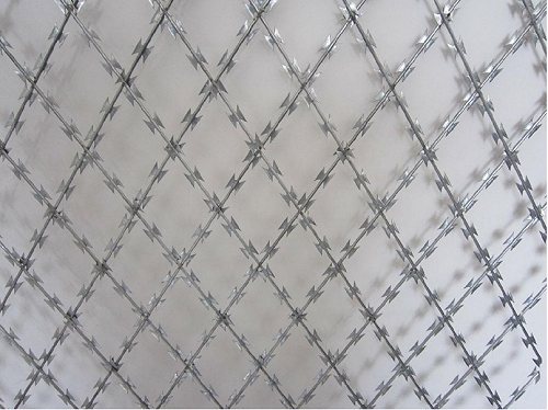 焊接式篱笆型刀片刺网高铁高速防护镀锌倒刺