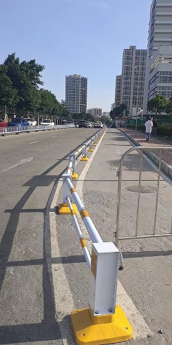 云浮道路护栏市政马路隔离栏锌钢隔离墩栏杆
